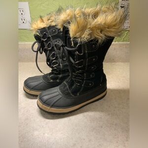 Athletech Women's Black and Tan Lace Up Boots